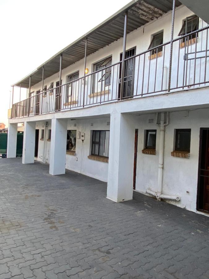 Soweto Towers Guest Accommodation Kültér fotó